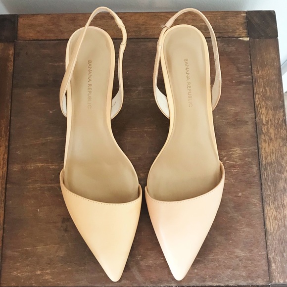 Banana Republic Shoes - Banana Republic kitten heel Shoes